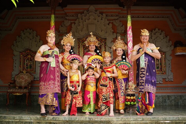 Balinese Dress Photoshoot with Children in Ubud
